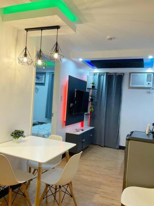 Ar02 1Bedroom Condo Unit With Free Pool, Hbo, Netflix & Wifi Davao City Esterno foto